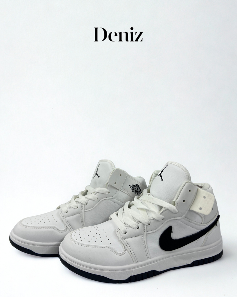 Air Jordan 1 Mid Classic 