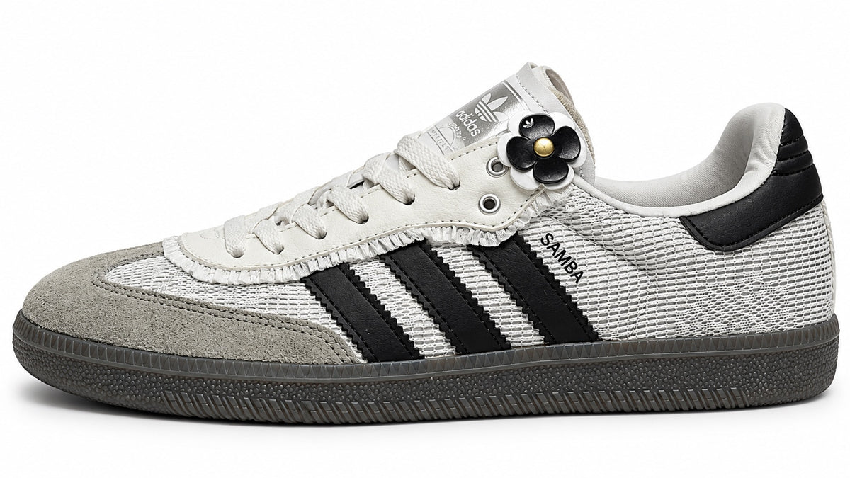 Adidas Samba blanche noire avec détail fleur pointure 44