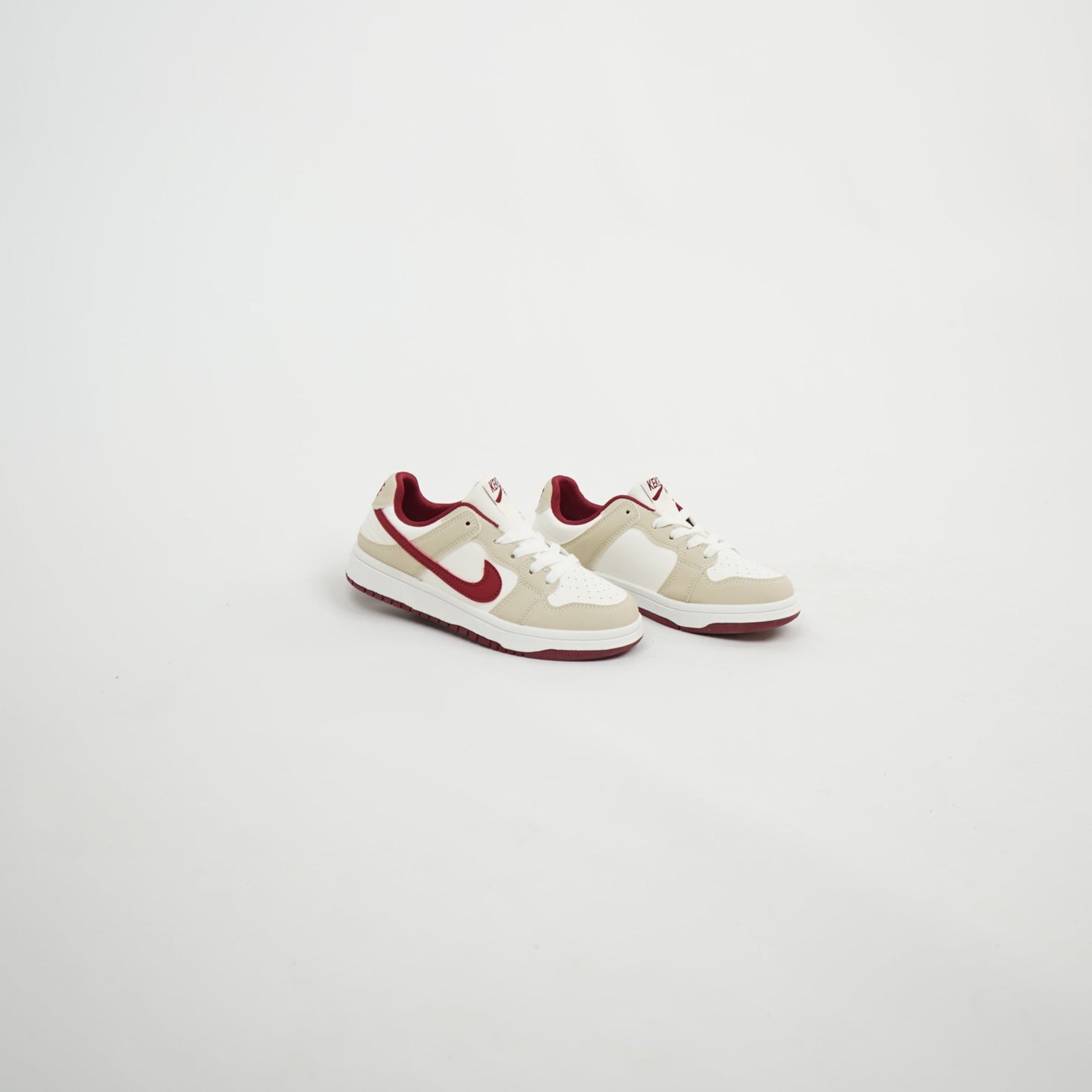 Nike - Blanc / Bordeaux / Beige 