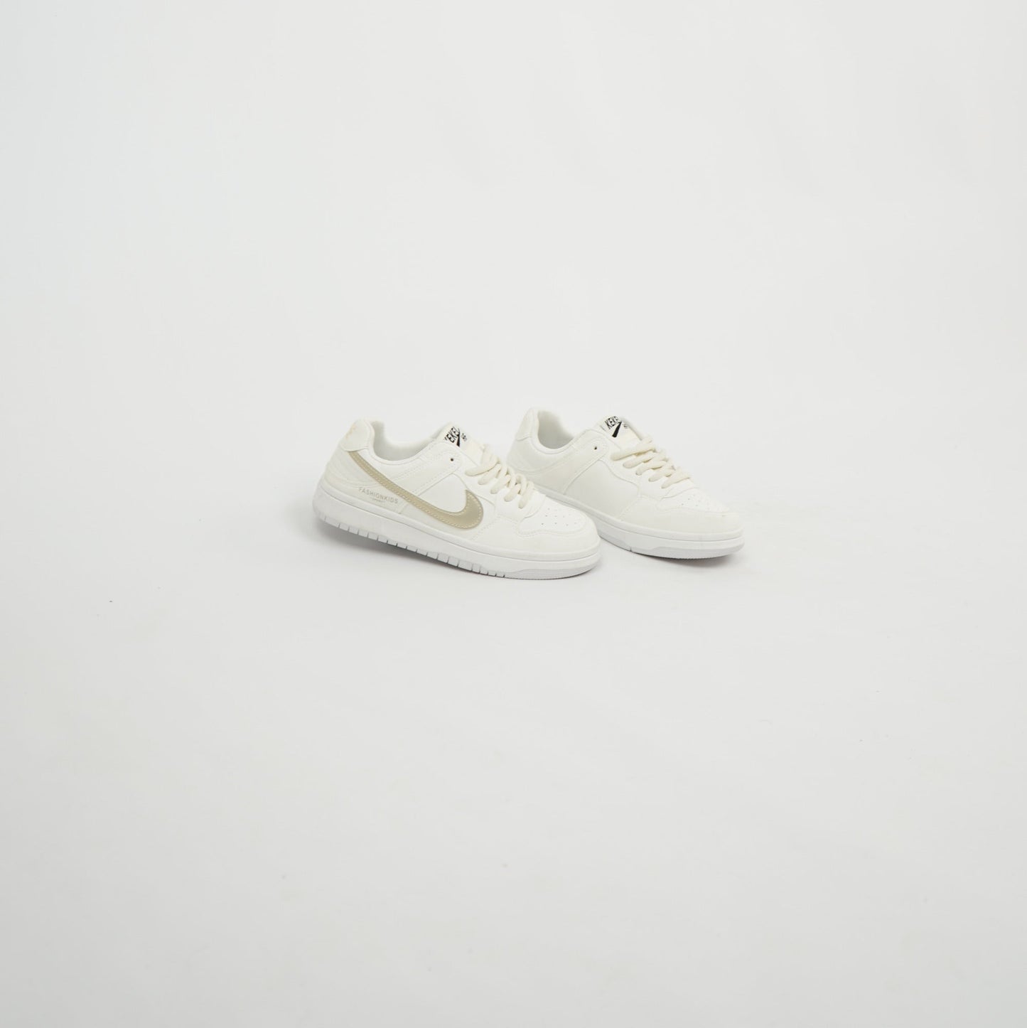Nike - Triple Blanc / Swoosh Argenté 