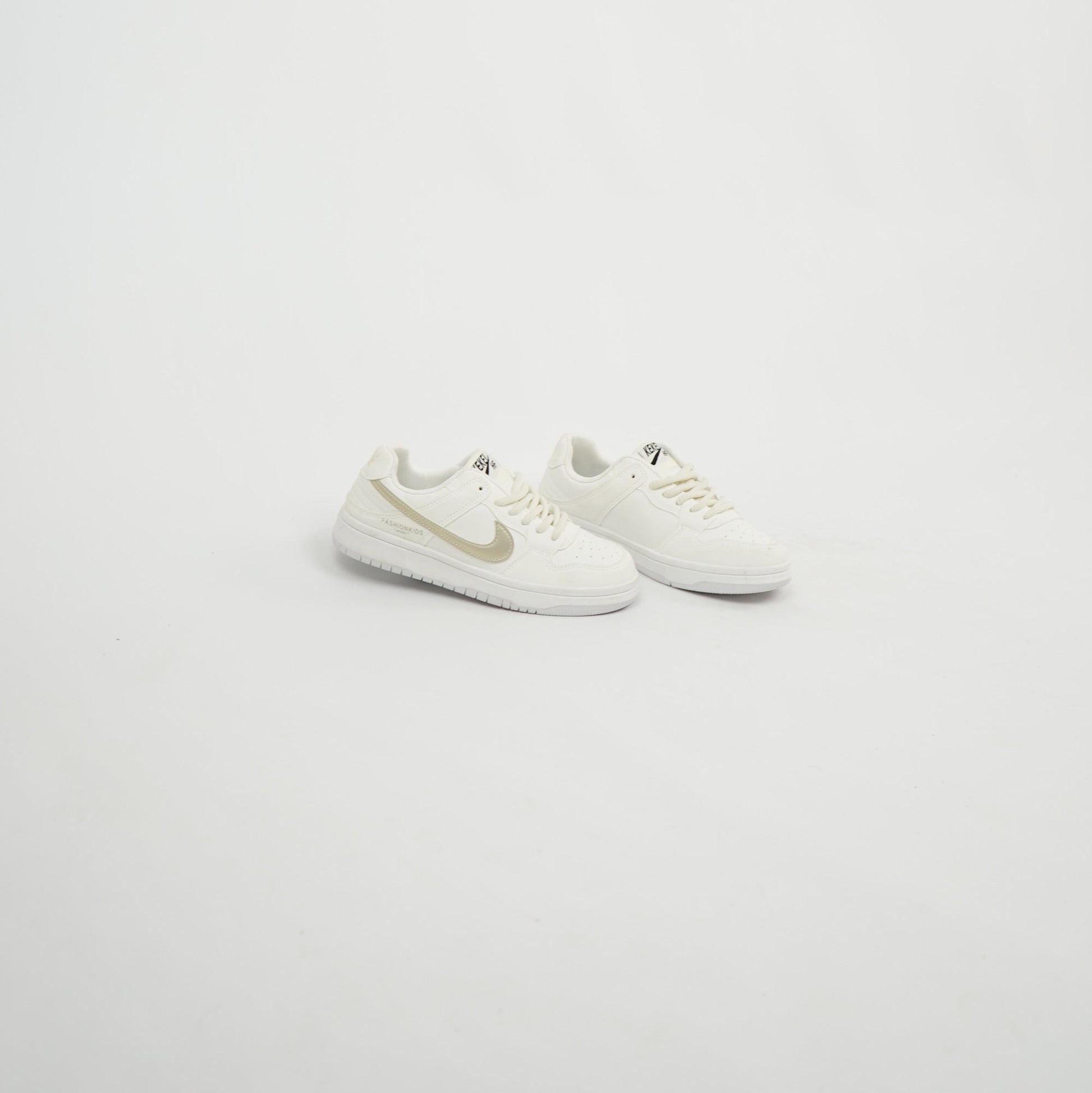 Nike - Triple Blanc / Swoosh Argenté 