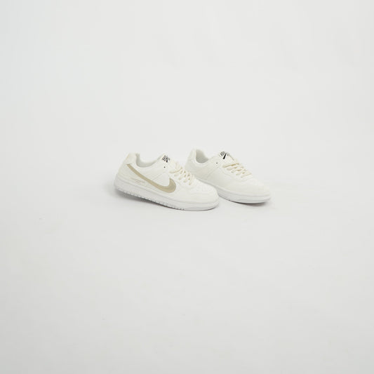 Nike - Triple Blanc / Swoosh Argenté 