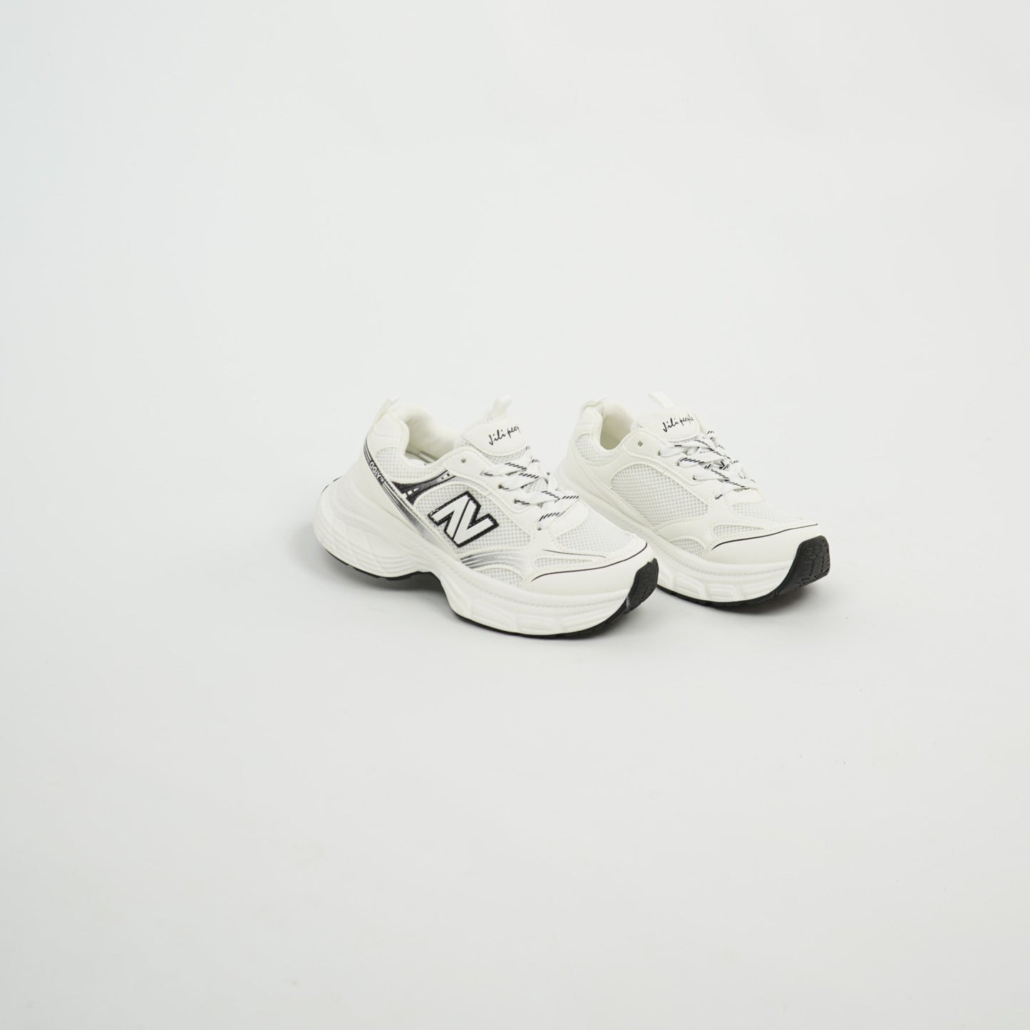 New Balance Chunky White/Black Bold N 