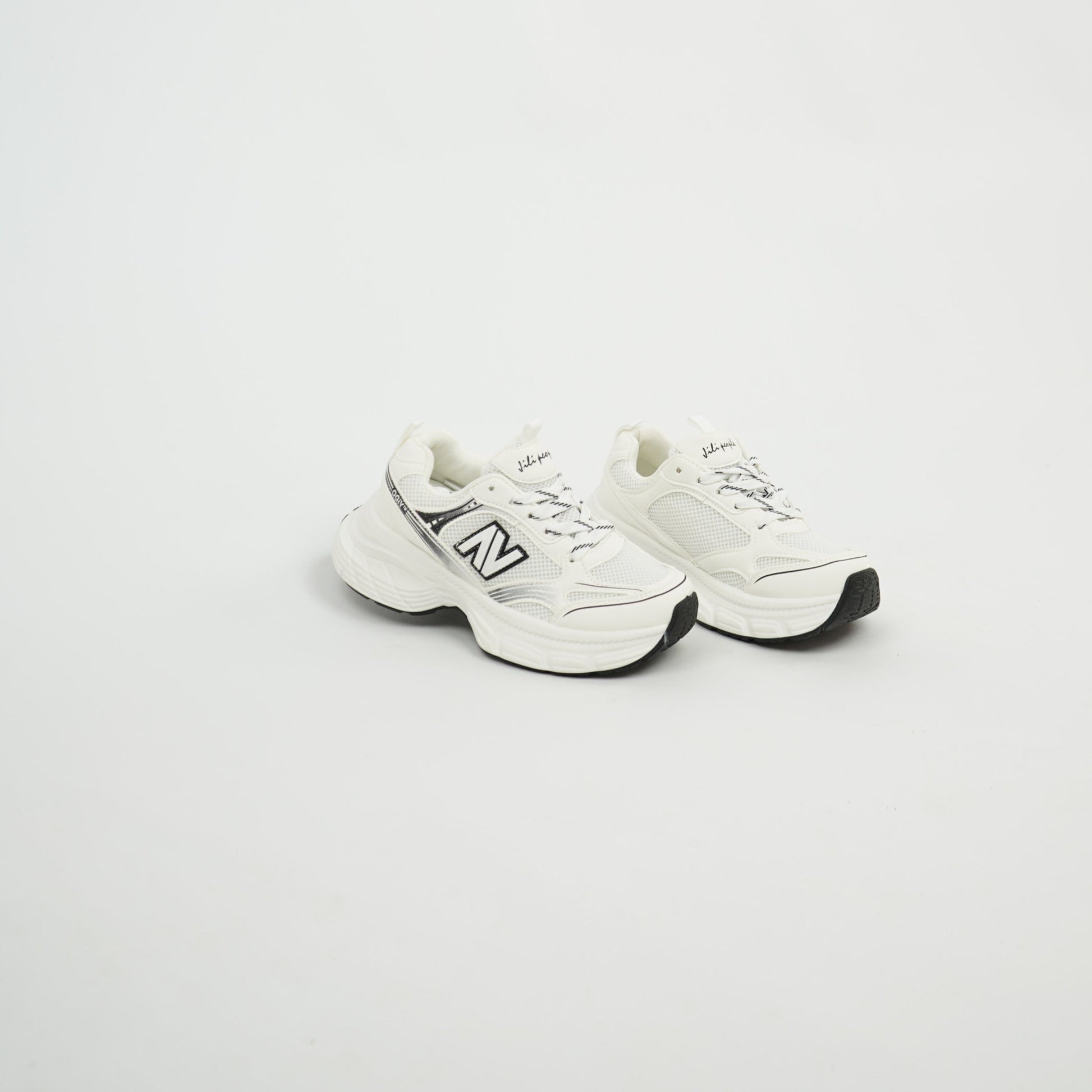 New Balance Chunky White/Black Bold N 