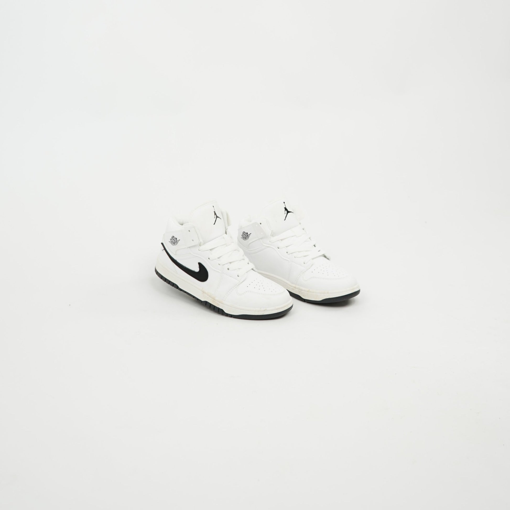 New Balance 550 White Dark Grey khadama 